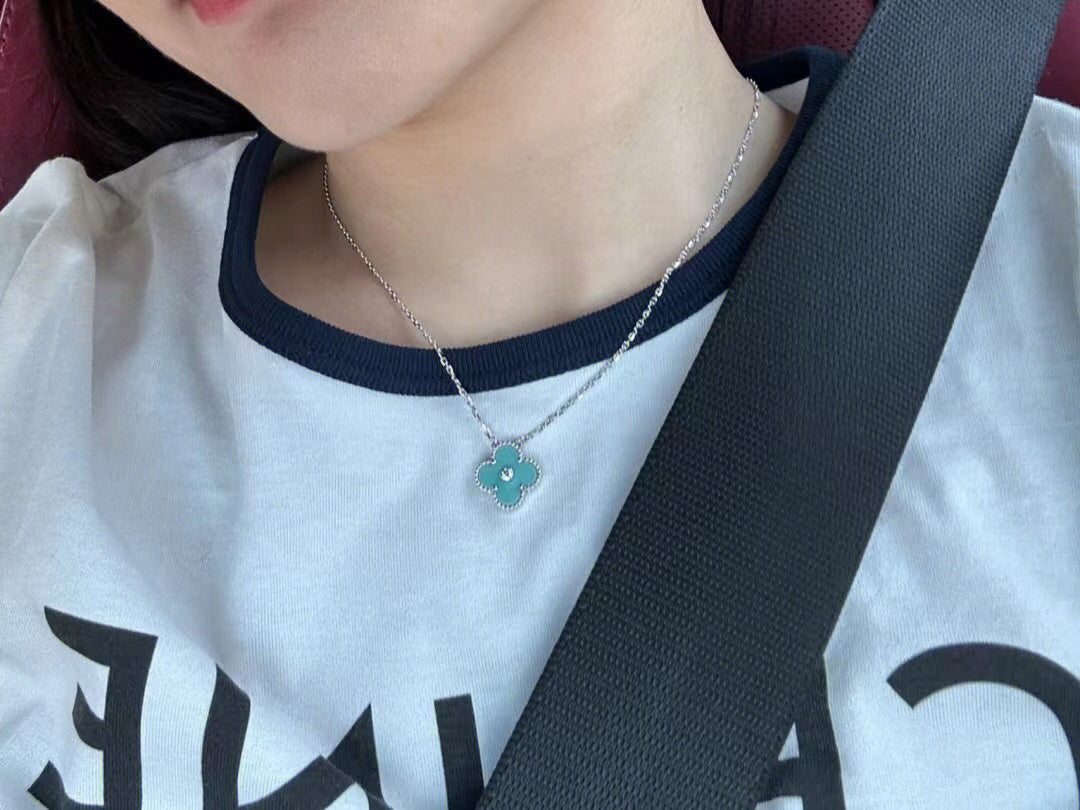 [Shinejoy]CLOVER 1 DIAMOND LIGHT BLUE SILVER NECKLACE