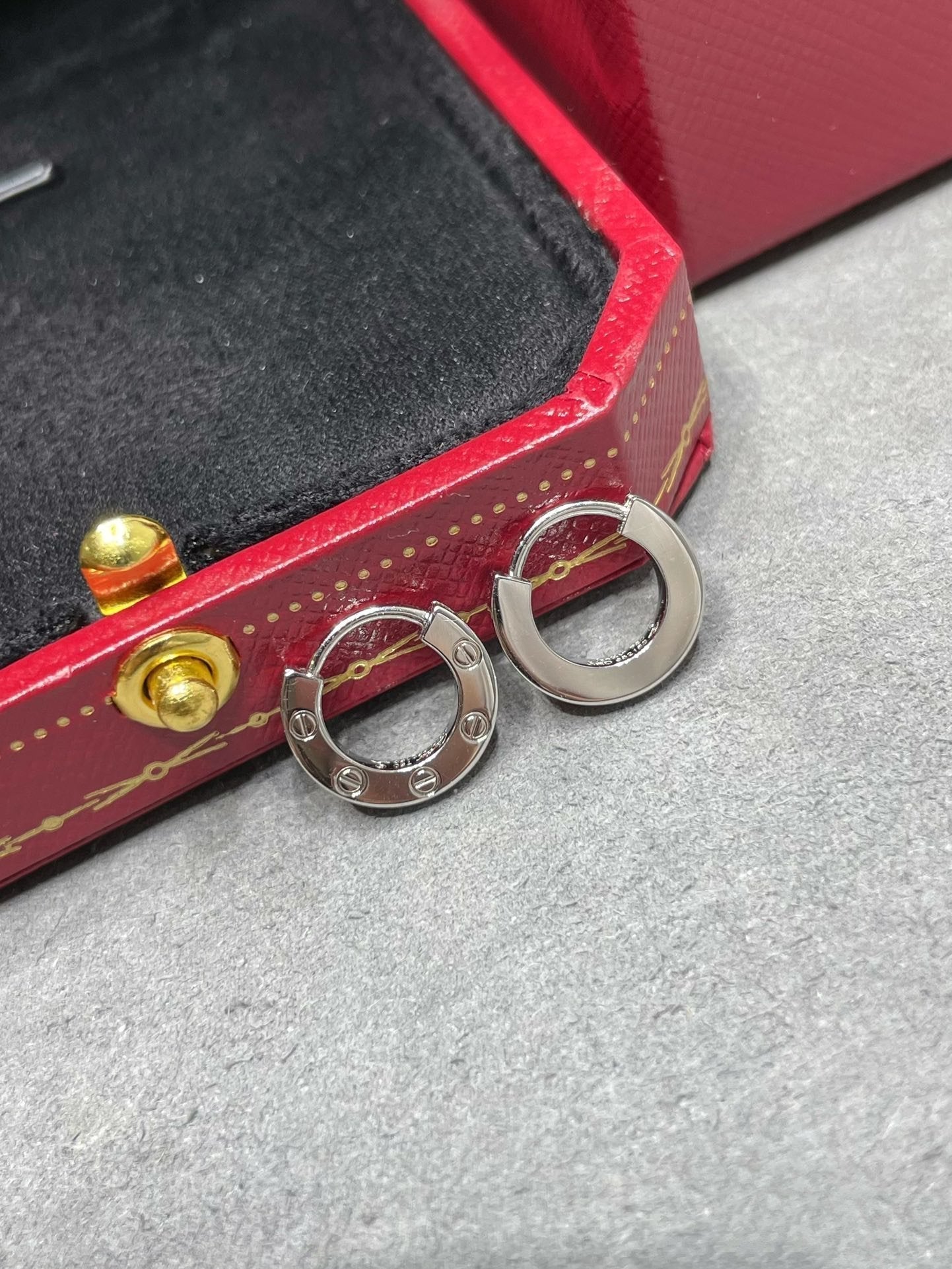 [Shinejoy]LOVE MINI EARRINGS