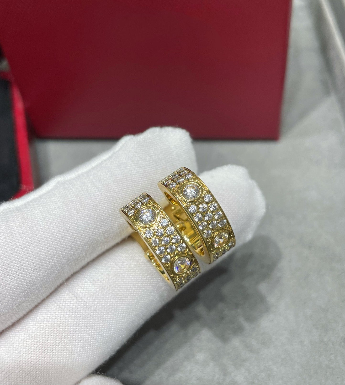 [Shinejoy]LOVE 5.5MM DIAMOND PAVED EARRINGS